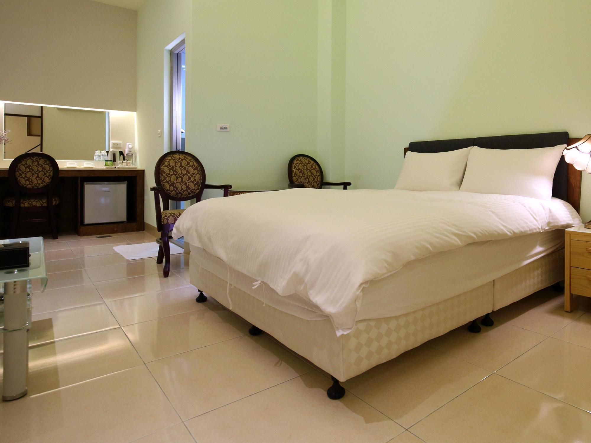 Xiao Songzi Station Maeda Elevator Guesthouse Hualien City Exterior photo