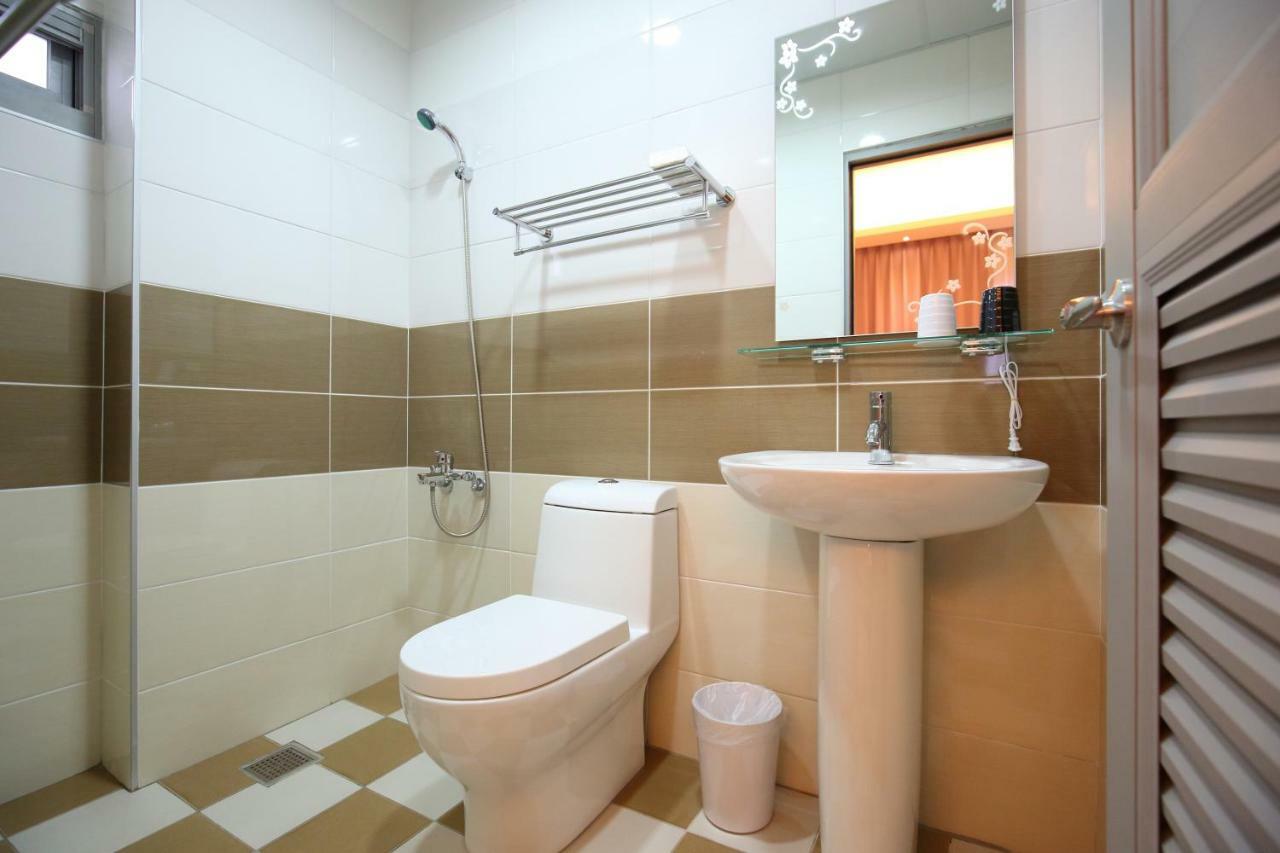 Xiao Songzi Station Maeda Elevator Guesthouse Hualien City Exterior photo